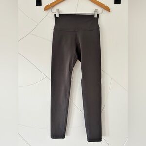 NWOT Aritzia Golden Life Atmosphere Leggings Coal Grey Sz 4